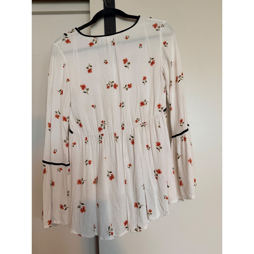 LC Lauren Conrad Floral Bell Sleeve Boho Blouse White XS Tie Front Tassel Top - Picture 3 of 4